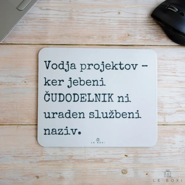 Podloga za miško – Vodja projektov, ker jebeni ČUDODELNIK ni uraden službeni naziv